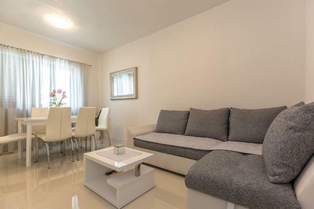 Tatijana Holiday Apartments Makarska Esterno foto